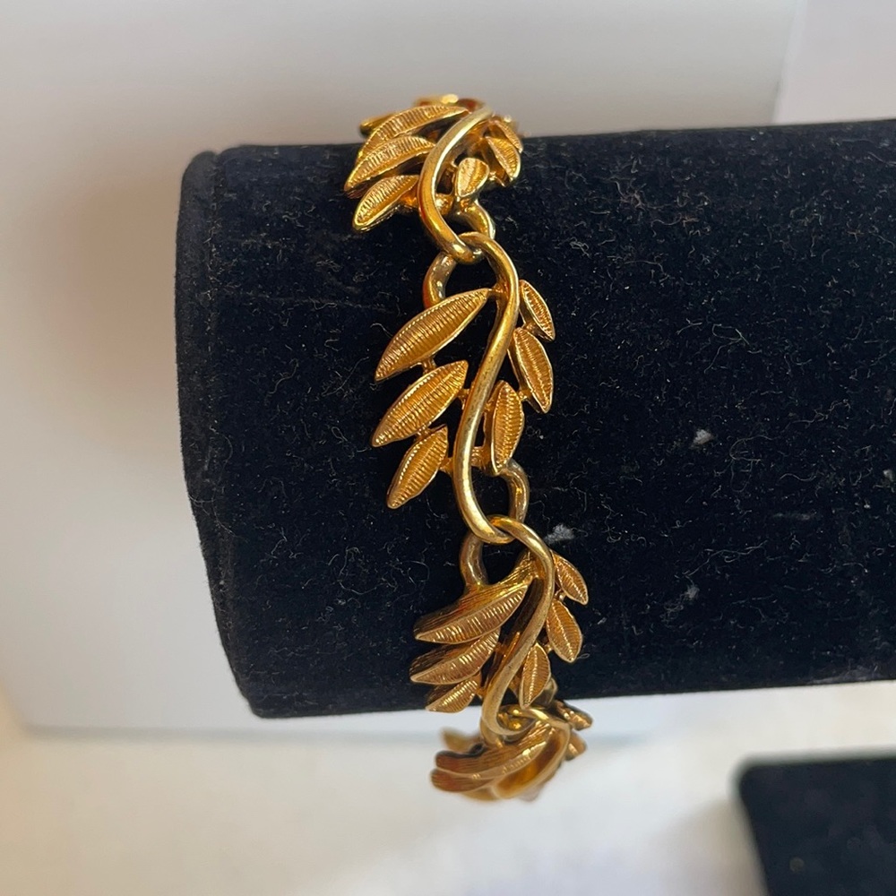 Vintage Napier gold tone bracelet 8”